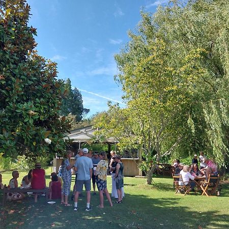 Patons Rock Beach Villas Takaka Exterior photo