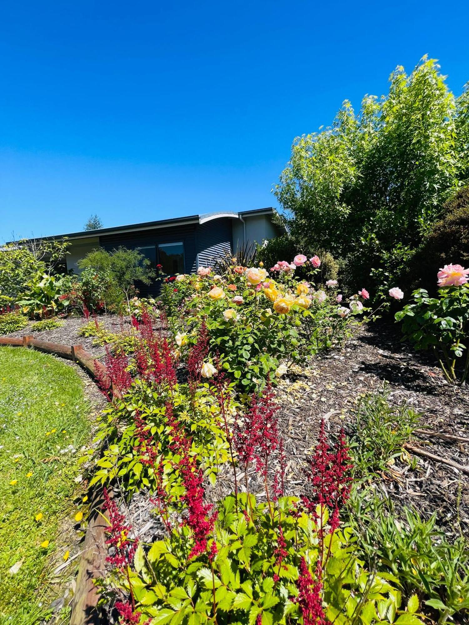 Patons Rock Beach Villas Takaka Exterior photo