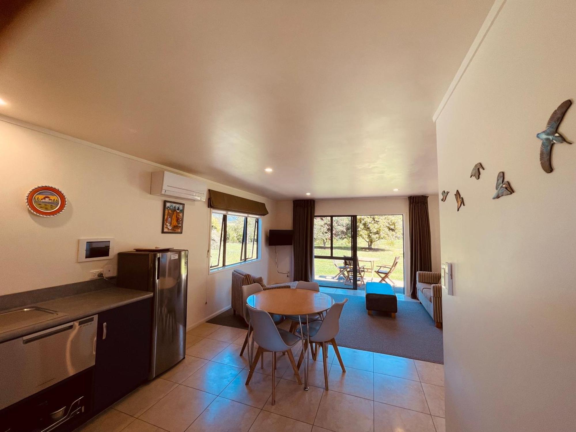Patons Rock Beach Villas Takaka Exterior photo