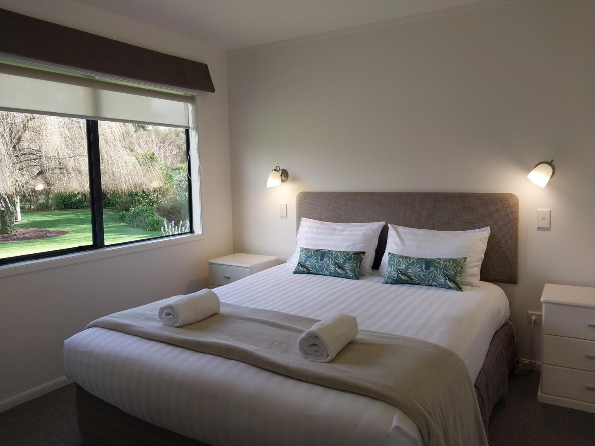 Patons Rock Beach Villas Takaka Exterior photo