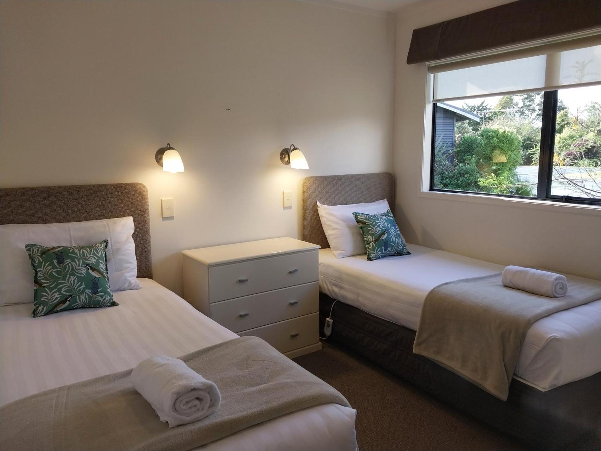 Patons Rock Beach Villas Takaka Exterior photo