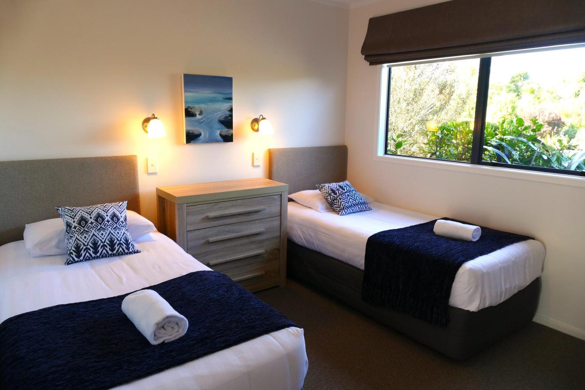 Patons Rock Beach Villas Takaka Exterior photo