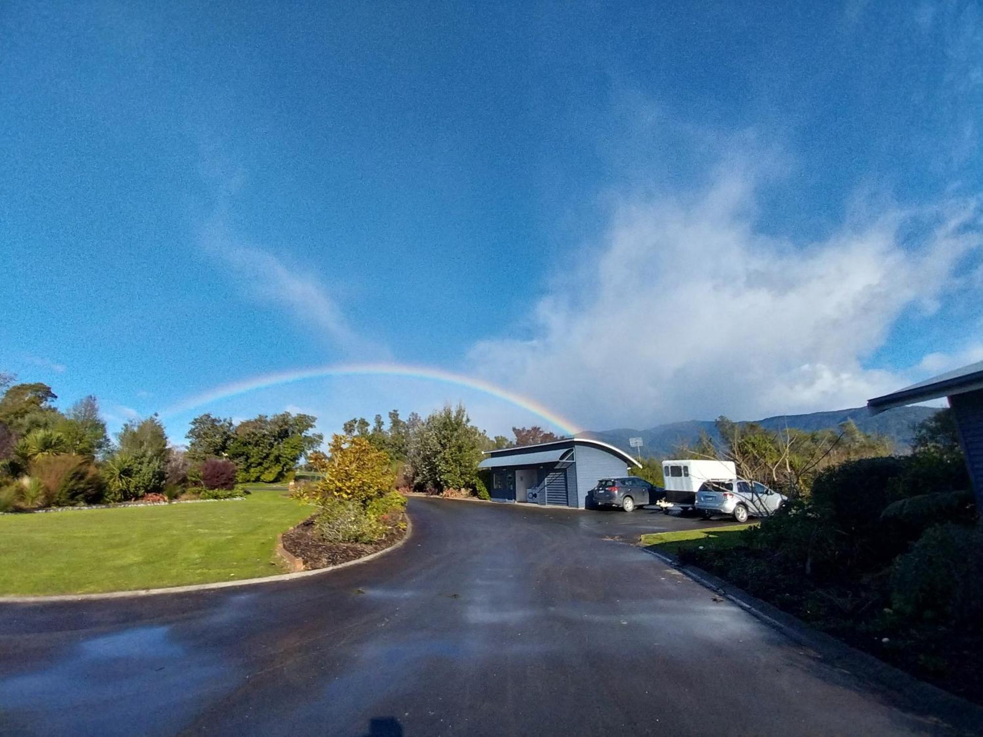 Patons Rock Beach Villas Takaka Exterior photo