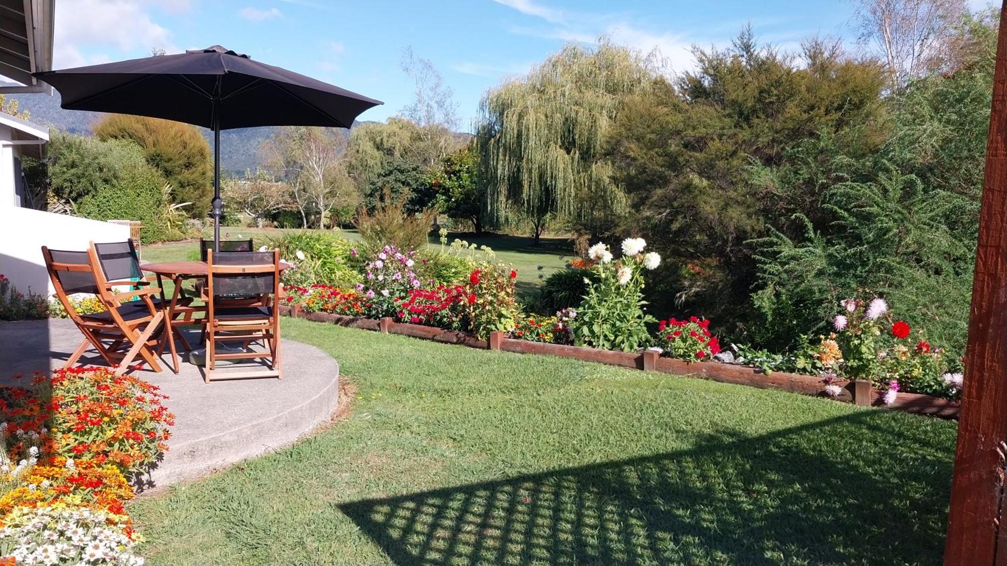 Patons Rock Beach Villas Takaka Exterior photo