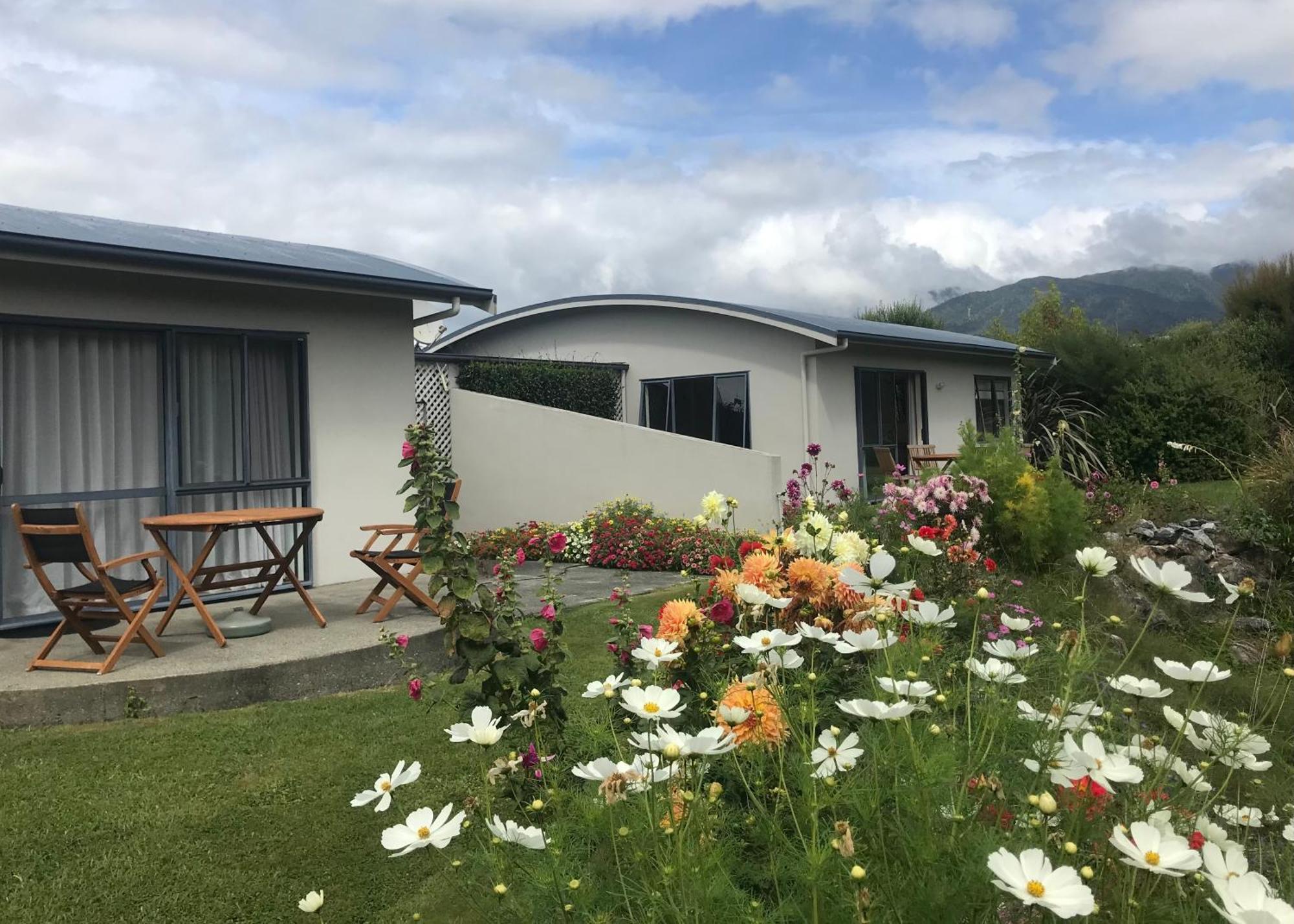Patons Rock Beach Villas Takaka Exterior photo