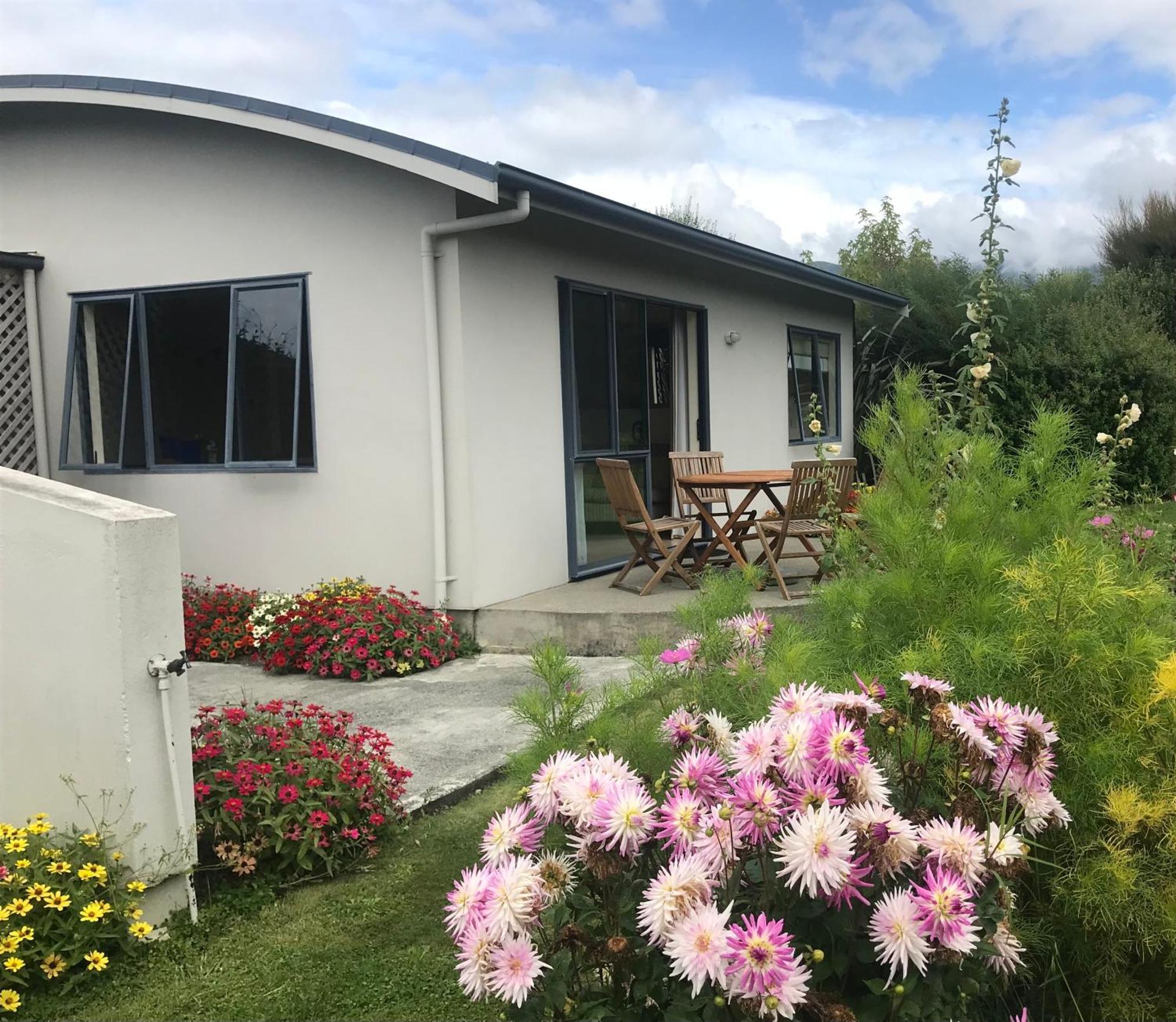 Patons Rock Beach Villas Takaka Exterior photo