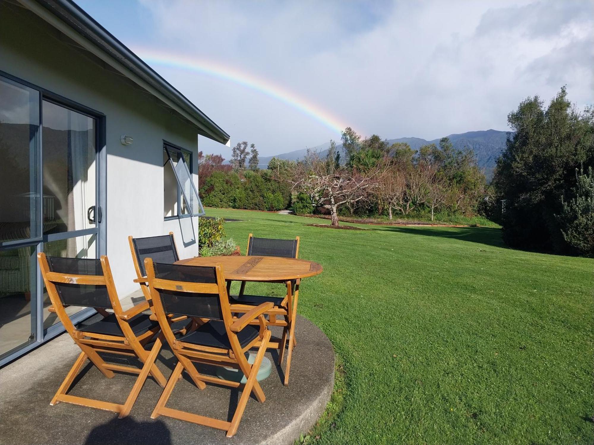 Patons Rock Beach Villas Takaka Exterior photo