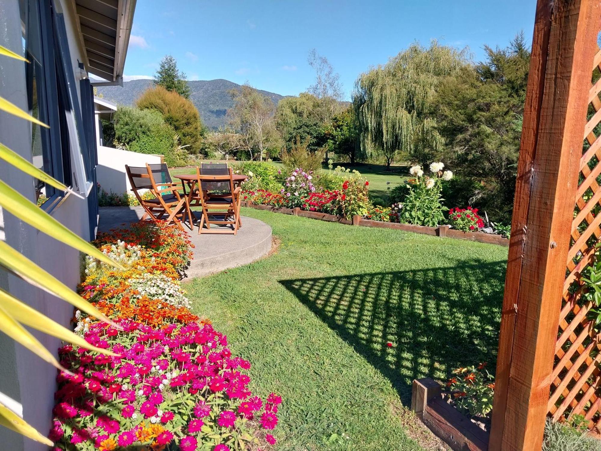 Patons Rock Beach Villas Takaka Exterior photo