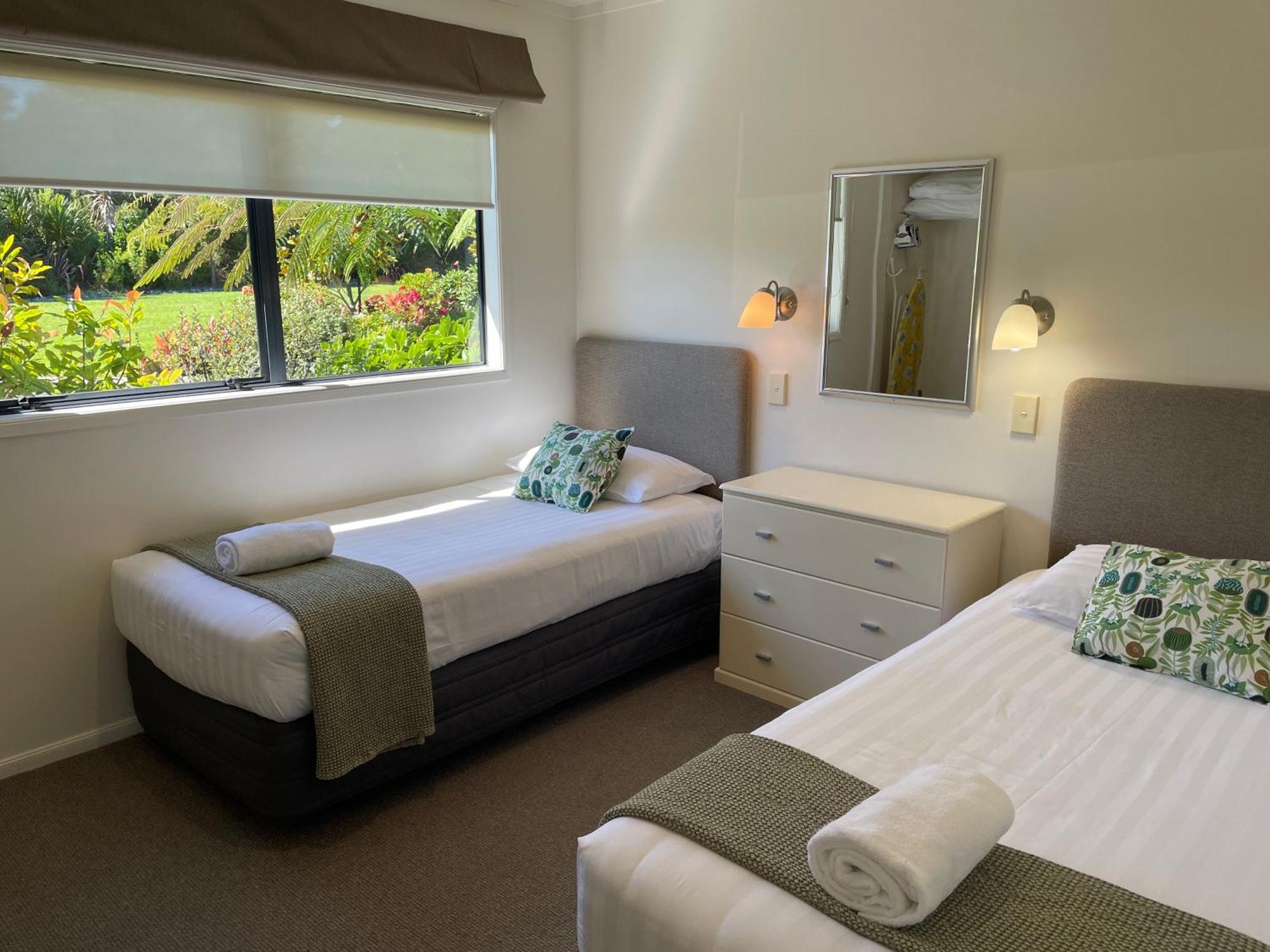 Patons Rock Beach Villas Takaka Exterior photo