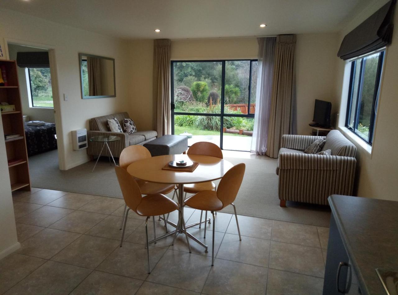 Patons Rock Beach Villas Takaka Exterior photo