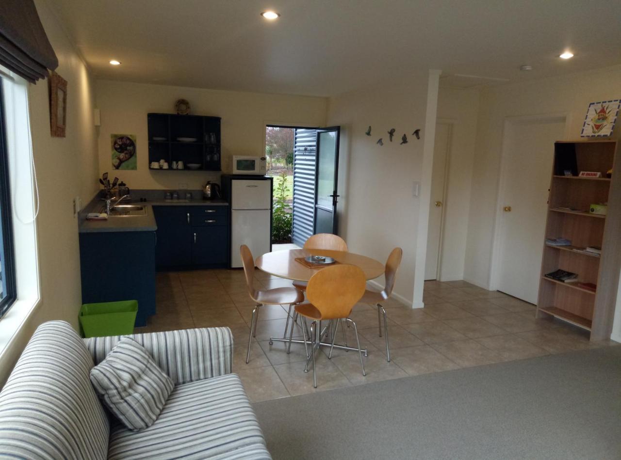 Patons Rock Beach Villas Takaka Exterior photo